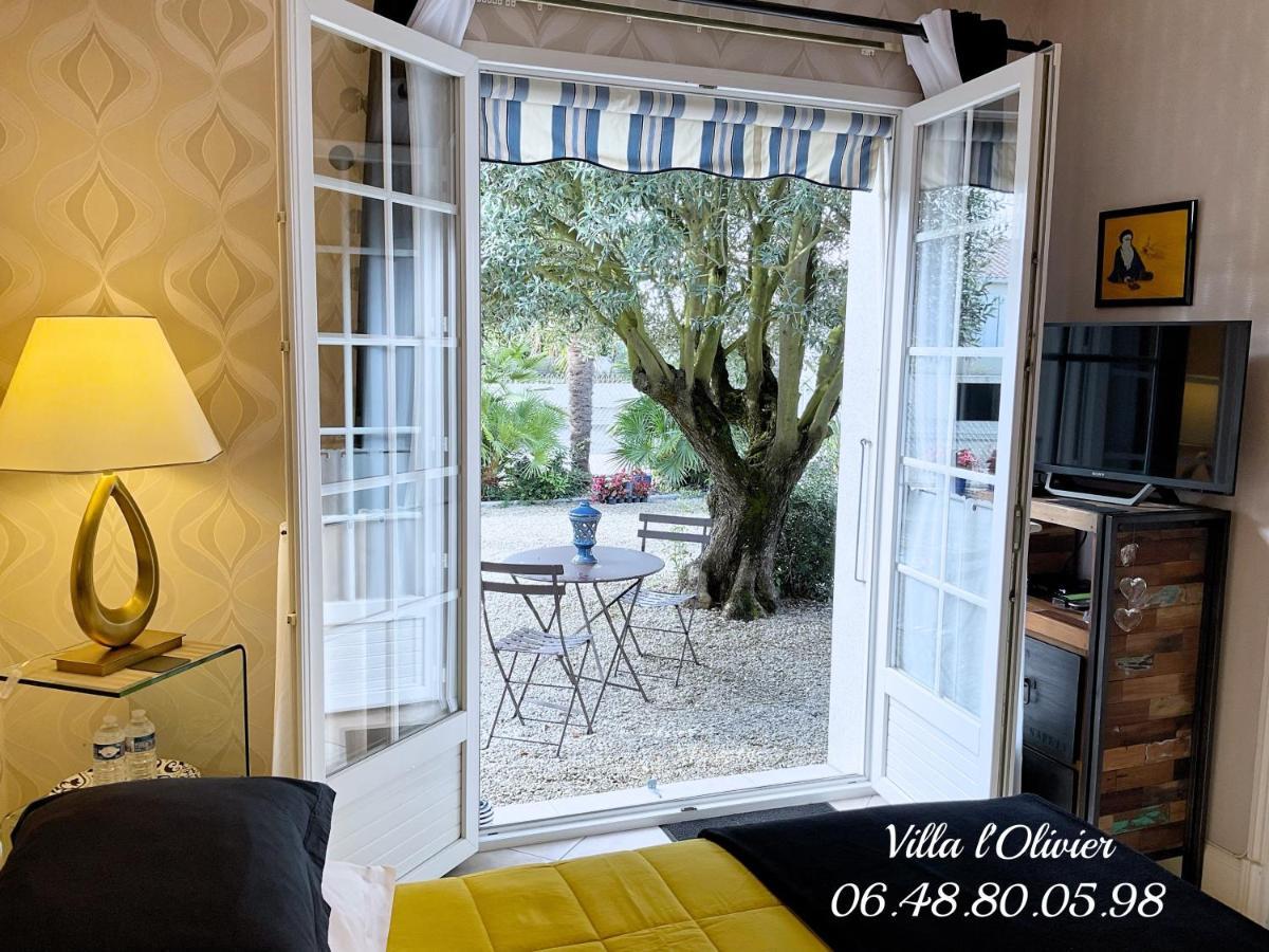 CHAMBRE D'HOTES Les Volets Bleus - VILLA L'OLIVIER côté mer Vaux-sur-Mer Exterior foto