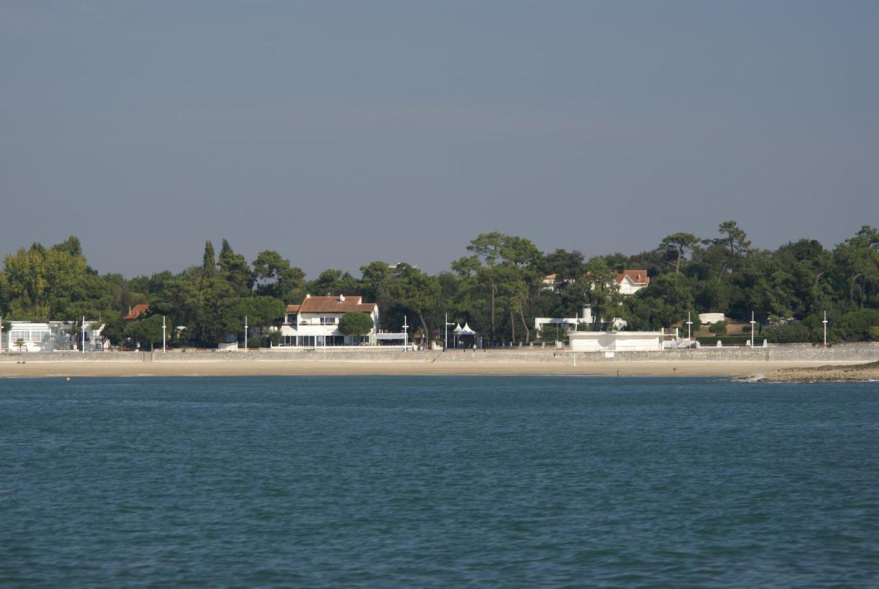 CHAMBRE D'HOTES Les Volets Bleus - VILLA L'OLIVIER côté mer Vaux-sur-Mer Exterior foto