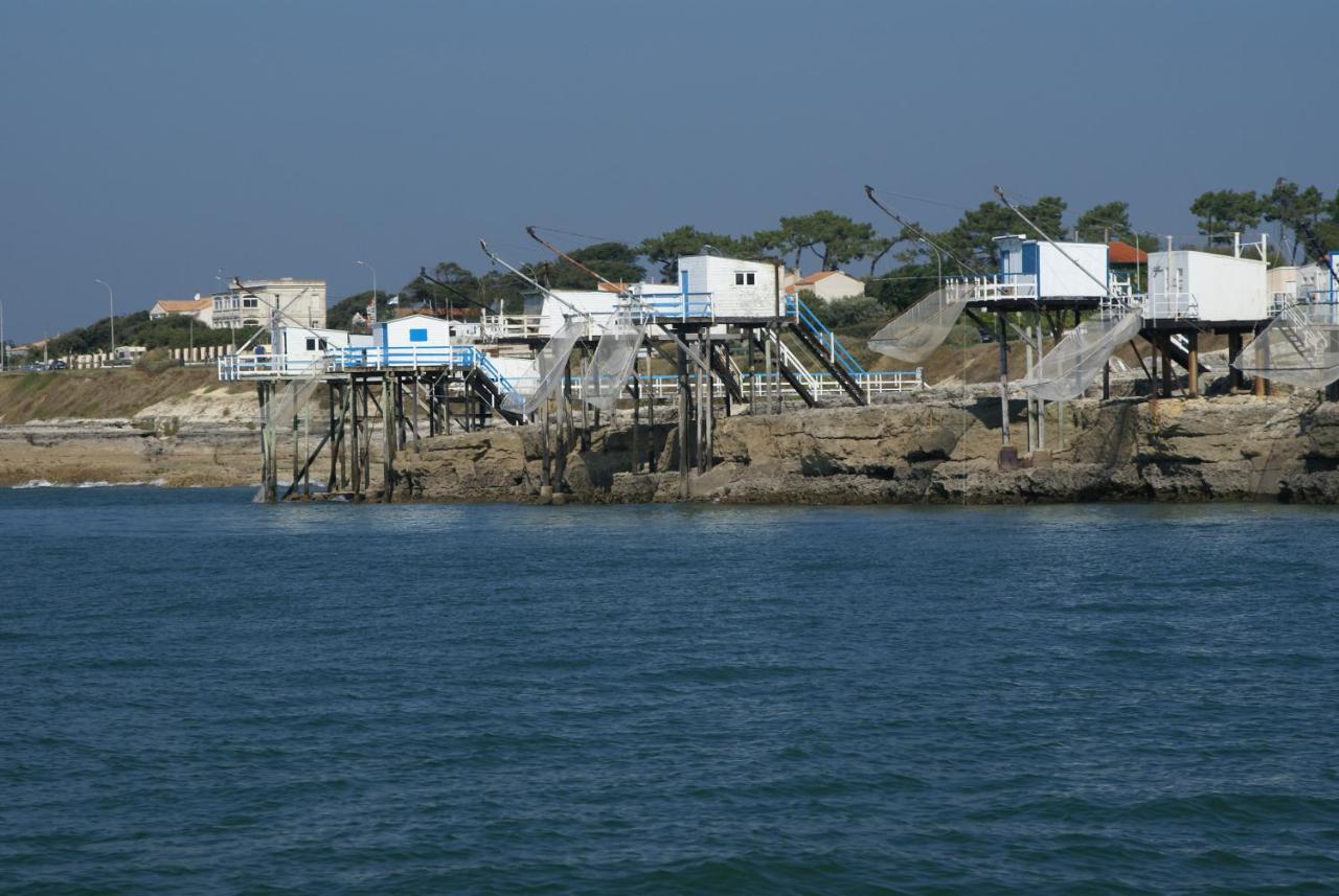 CHAMBRE D'HOTES Les Volets Bleus - VILLA L'OLIVIER côté mer Vaux-sur-Mer Exterior foto